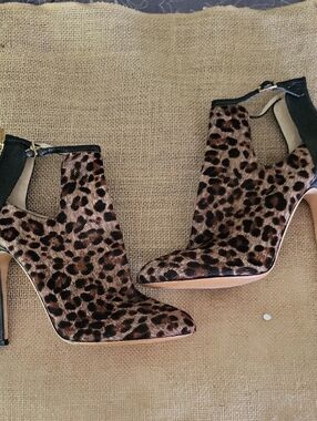 Jimmy Choo Leopard Print Cutout Ankle LIKE NEW!!! Booties - Brown/Black